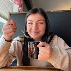 Meet your Posher, Claire